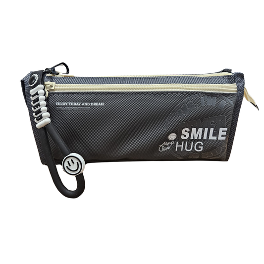 Cartuchera Smile Hug Negra (con cierre y tirador decorativo)